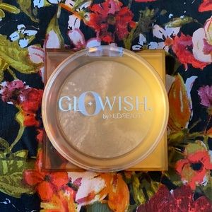 GloWish Soft Radiance Bronzing Powder 03